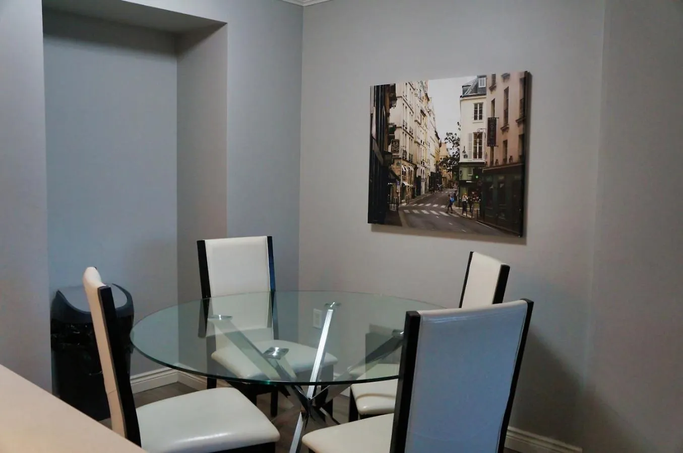 Spacious 2 Bedroom In Beltline On The Top Floor Calgary 0*,  Canada