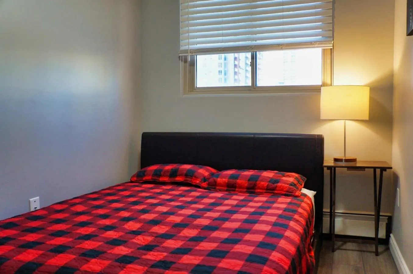 Apartment Spacious 2 Bedroom In Beltline On The Top Floor Calgary