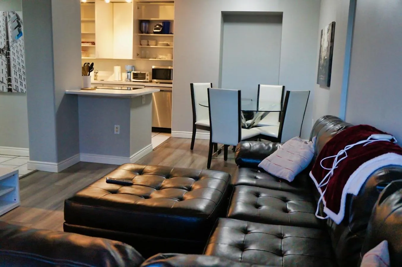 Spacious 2 Bedroom In Beltline On The Top Floor Calgary Apartment