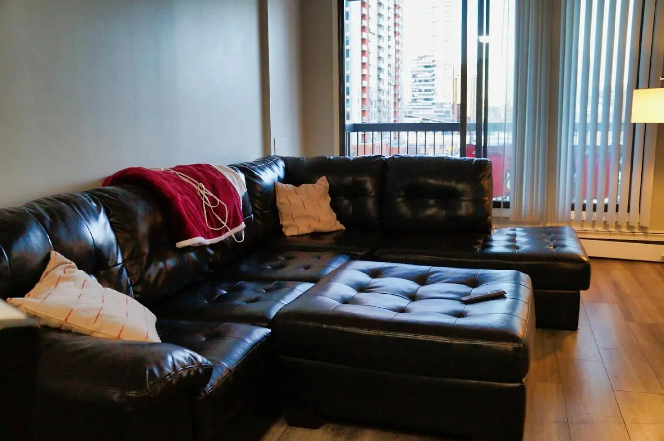 Spacious 2 Bedroom In Beltline On The Top Floor Calgary